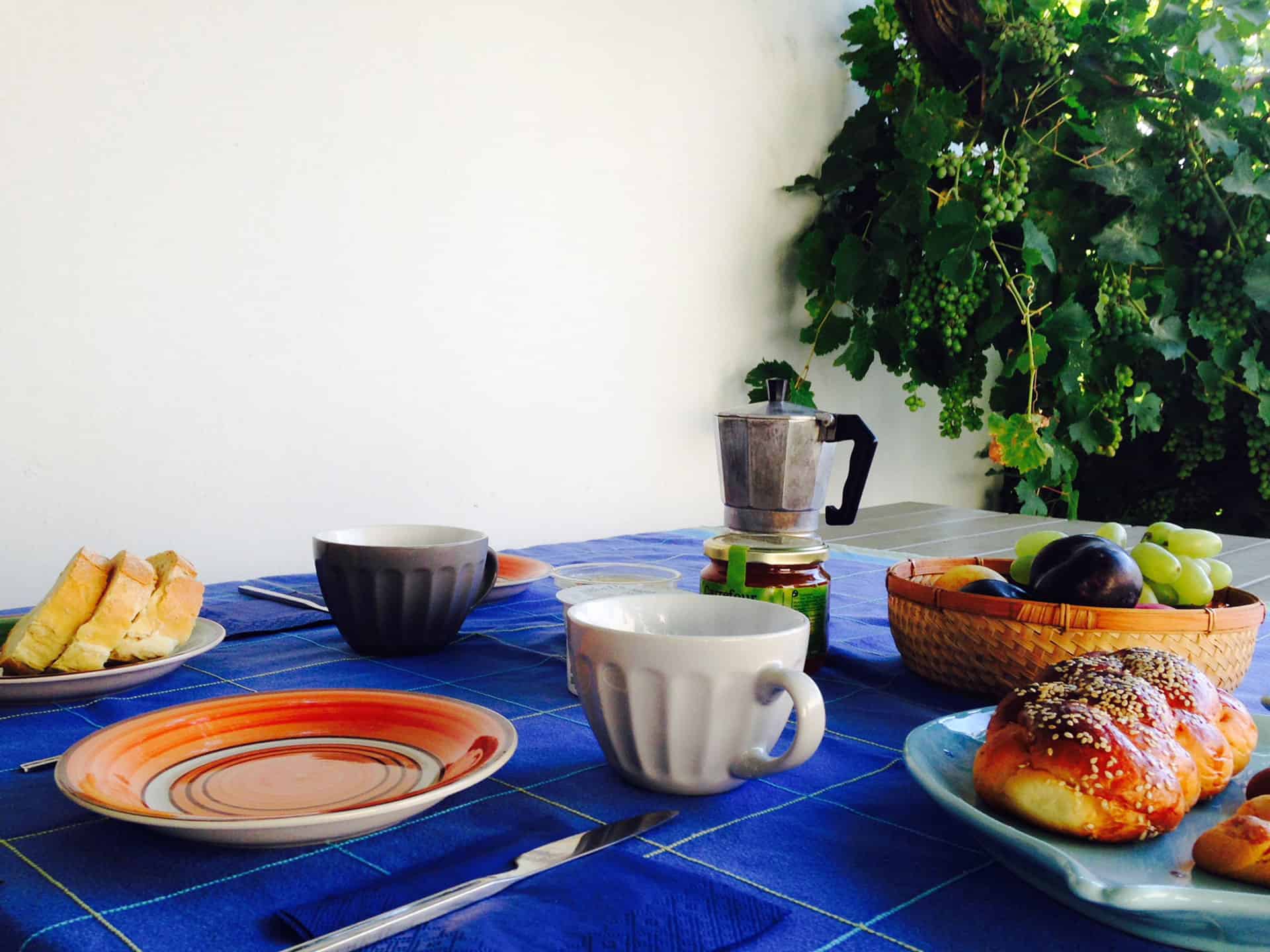 Home for rental in Greece - Greece home holidays tinos island - greek breakfast